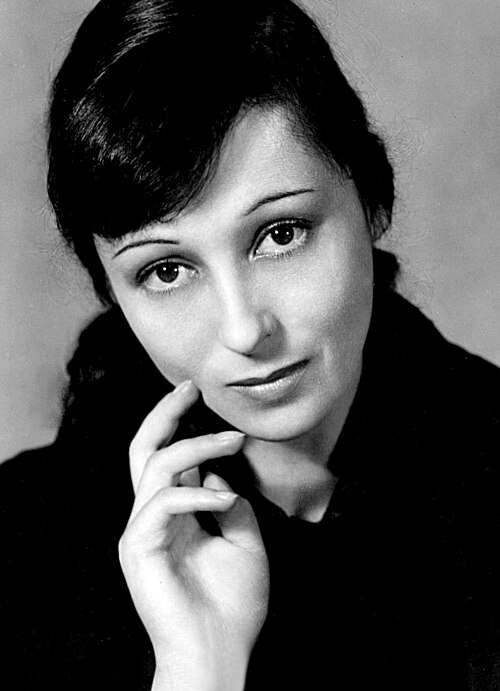 Porträt von Luise Rainer